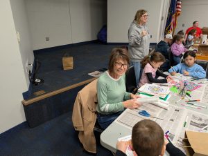 Stacy Williams helping children make crafts | Kiwanis Kraft Days | Kiwanis | Kiwanis Club of Bradford